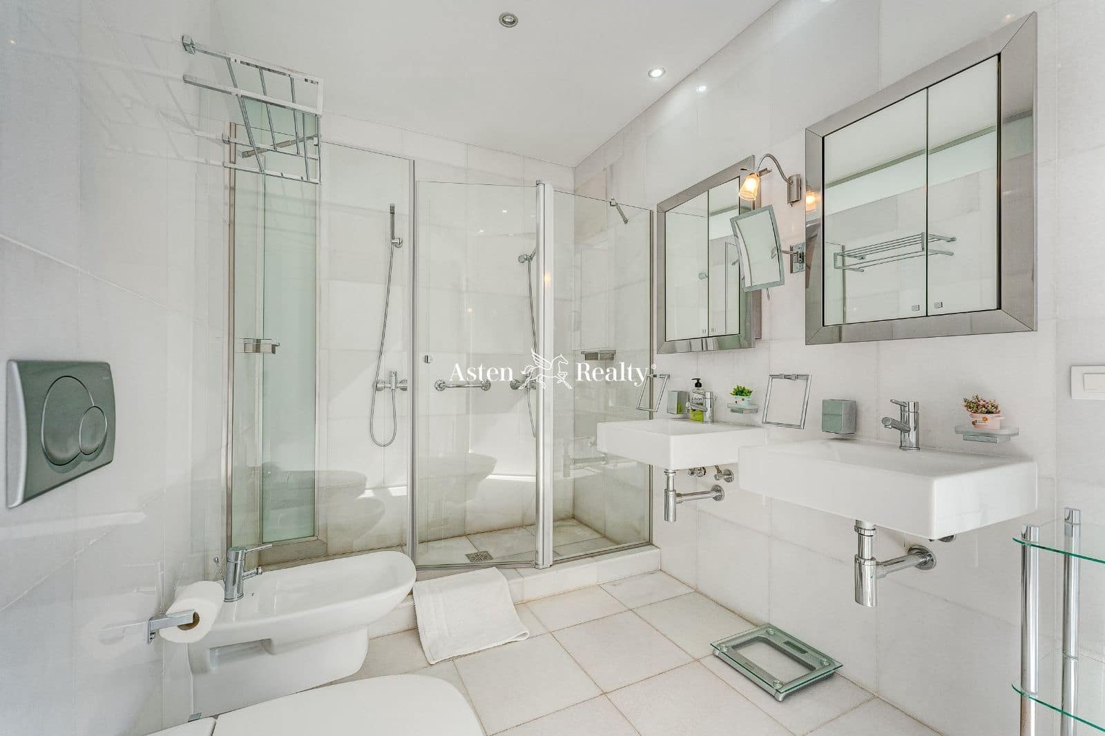 6 soveværelse Byhus til salg i Playa del Duque med swimmingpool garage - € 3.200.000 (Ref: 7801234)