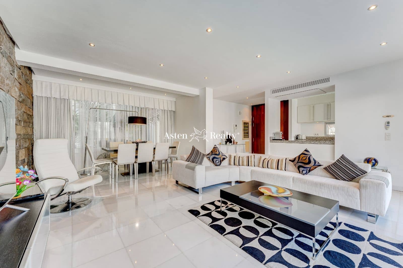 6 soveværelse Byhus til salg i Playa del Duque med swimmingpool garage - € 3.200.000 (Ref: 7801234)