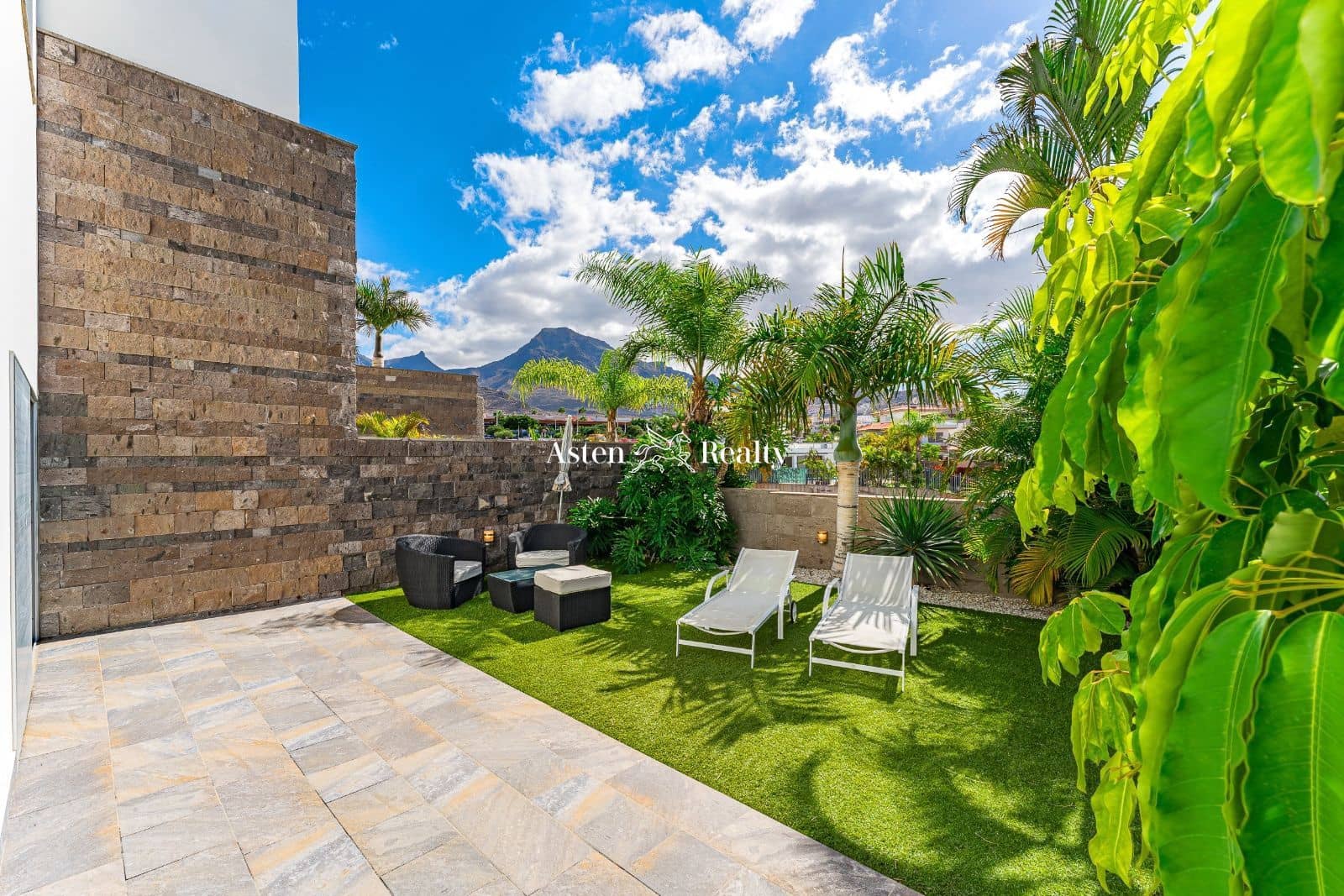 6 soveværelse Byhus til salg i Playa del Duque med swimmingpool garage - € 3.200.000 (Ref: 7801234)