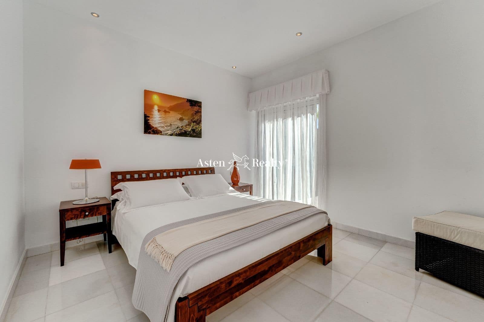 6 soveværelse Byhus til salg i Playa del Duque med swimmingpool garage - € 3.200.000 (Ref: 7801234)