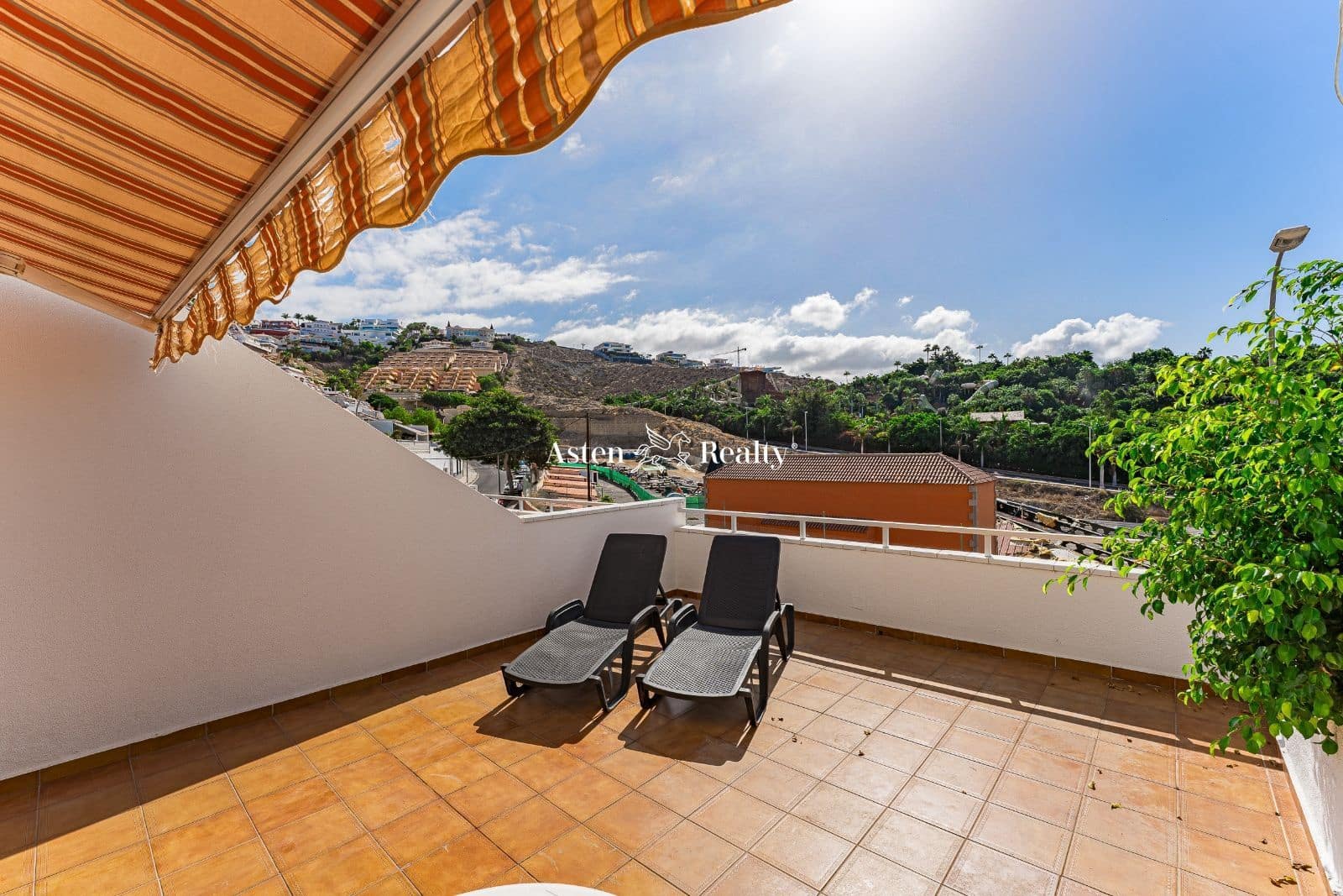 Lejlighed til salg i San Eugenio med swimmingpool - € 239.000 (Ref: 7826340)