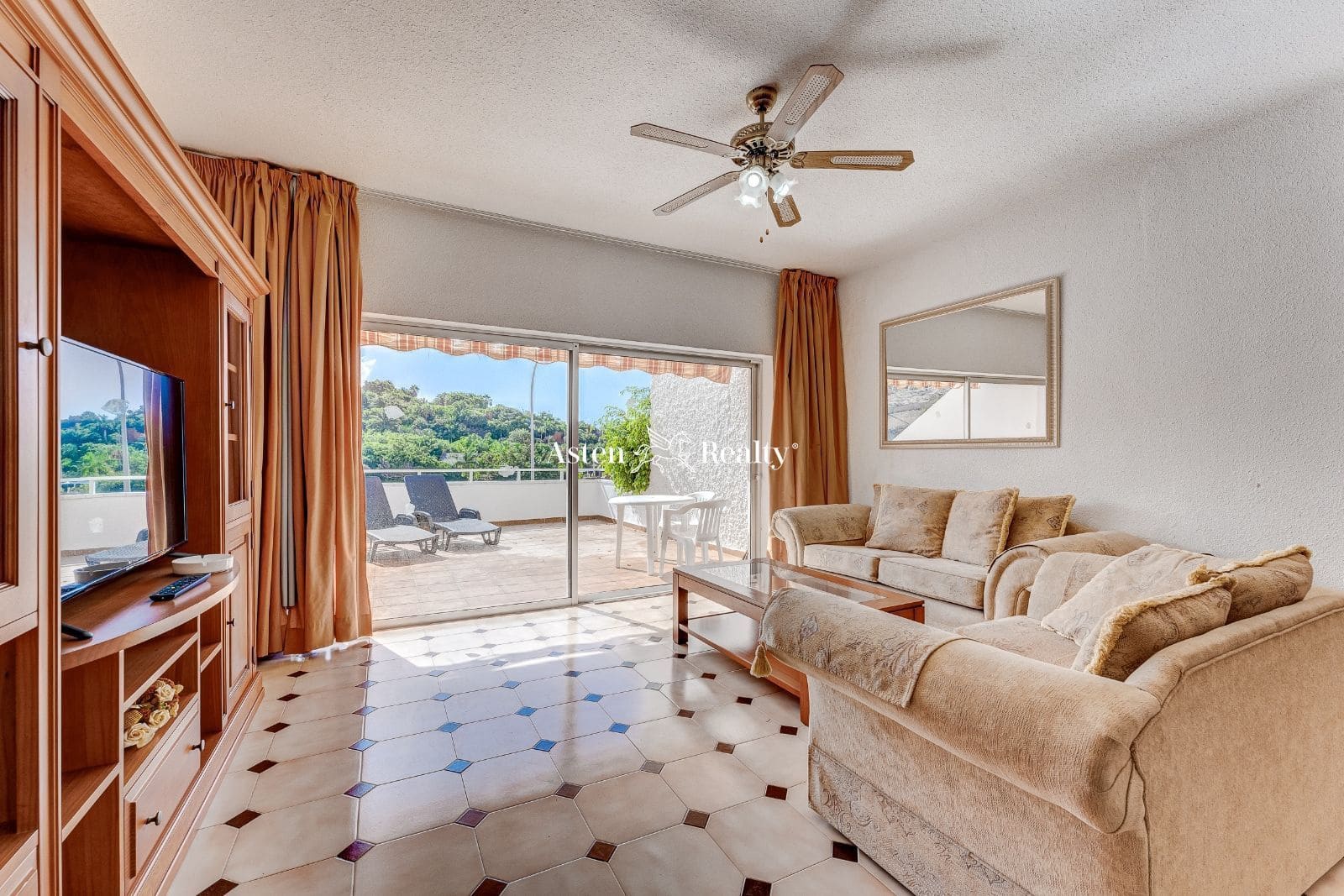 Lejlighed til salg i San Eugenio med swimmingpool - € 239.000 (Ref: 7826340)