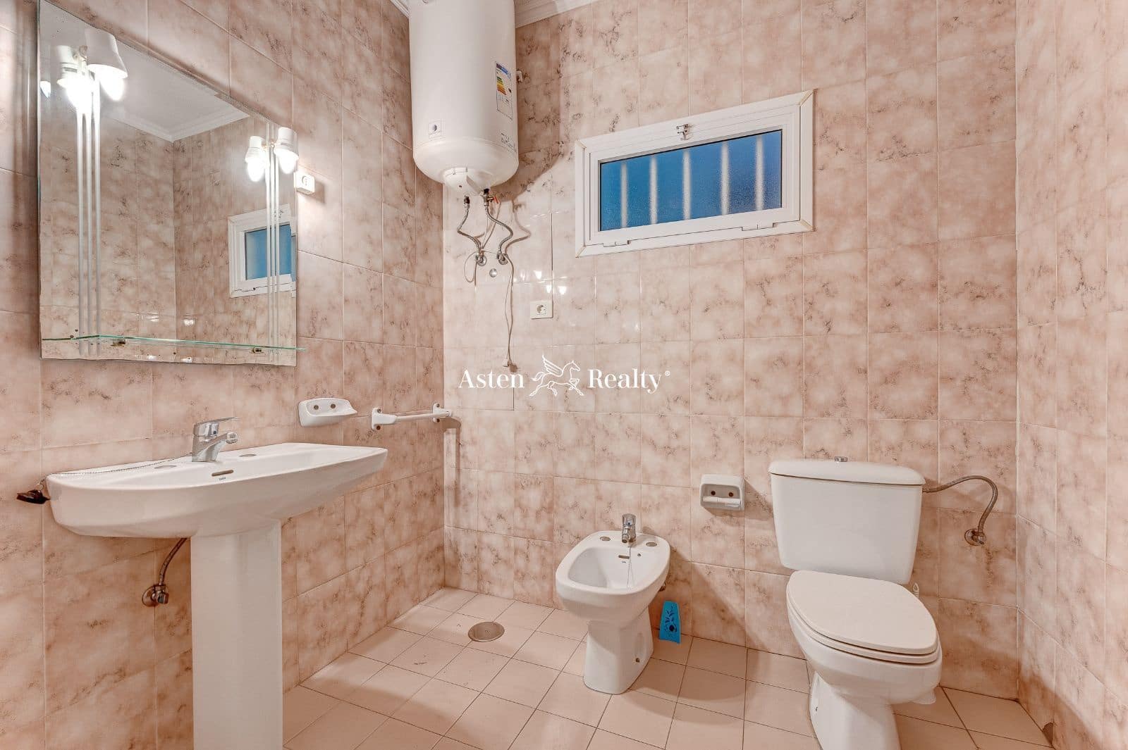 Lejlighed til salg i San Eugenio med swimmingpool - € 239.000 (Ref: 7826340)