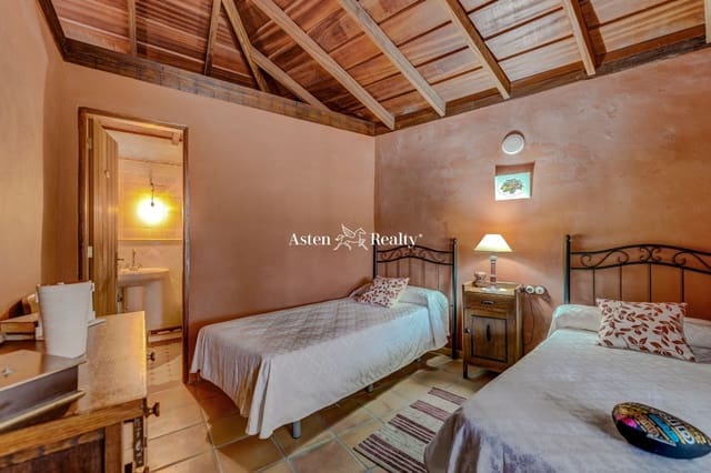 2 soveværelse Villa til salg i El Tanque med swimmingpool garage - € 450.000 (Ref: 7865528)