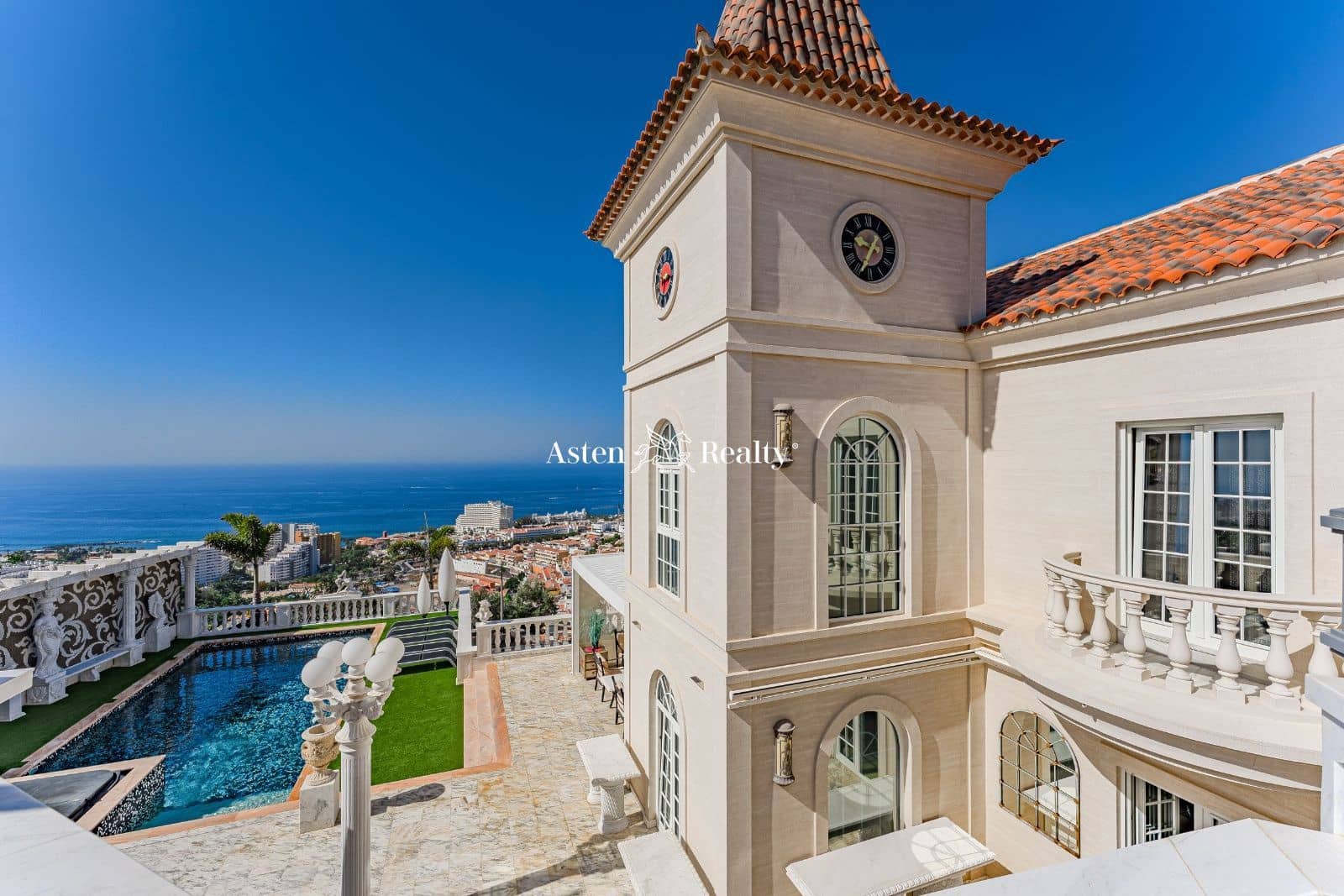 7 soverom Hus til salgs i Costa Adeje med svømmebasseng garasje - € 7 500 000 (Ref: 7911928)