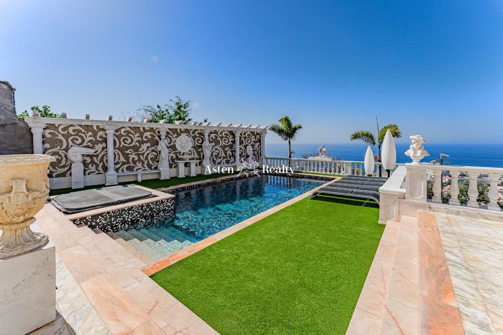 7 soverom Hus til salgs i Costa Adeje med svømmebasseng garasje - € 7 500 000 (Ref: 7911928)