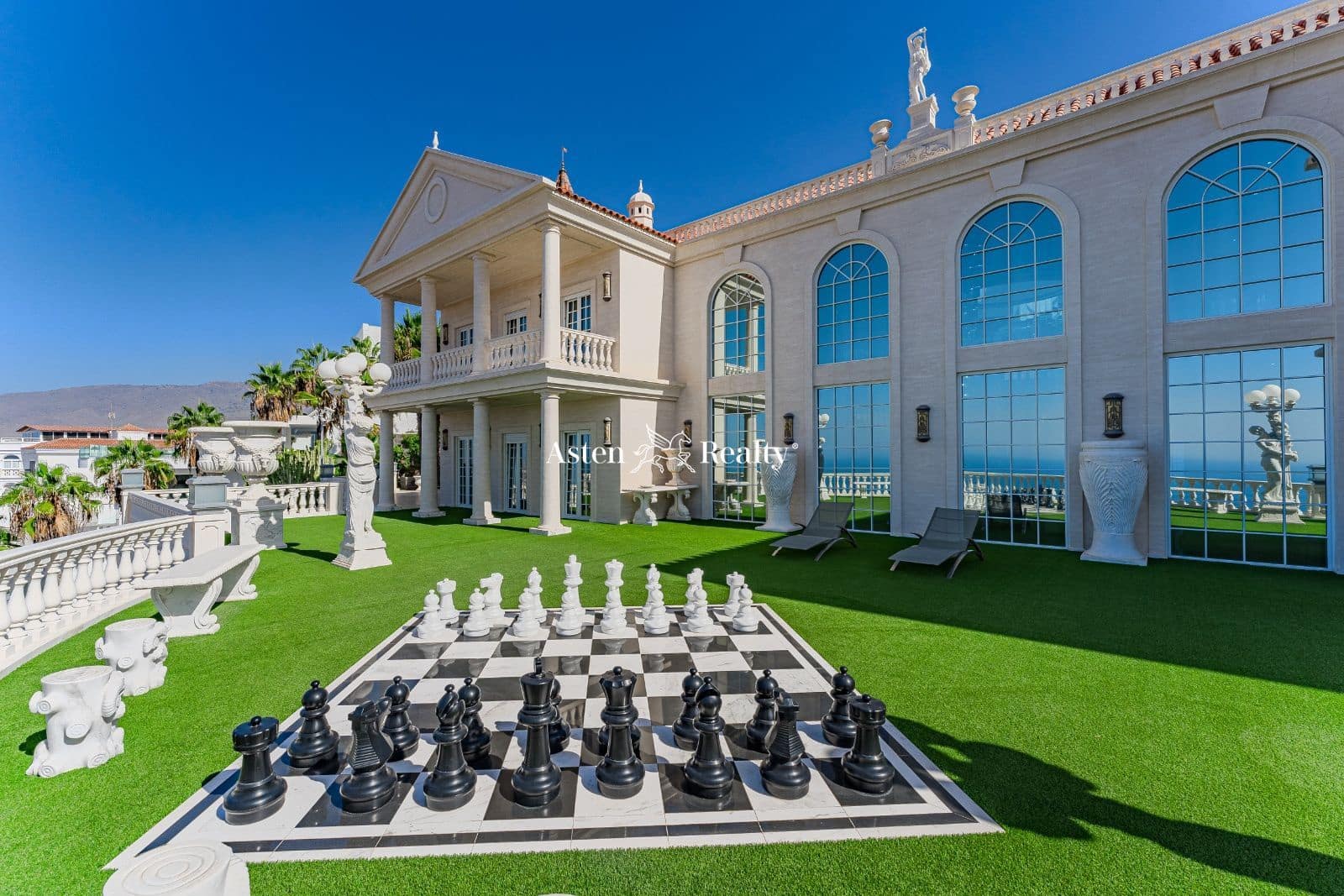 7 soverom Hus til salgs i Costa Adeje med svømmebasseng garasje - € 7 500 000 (Ref: 7911928)