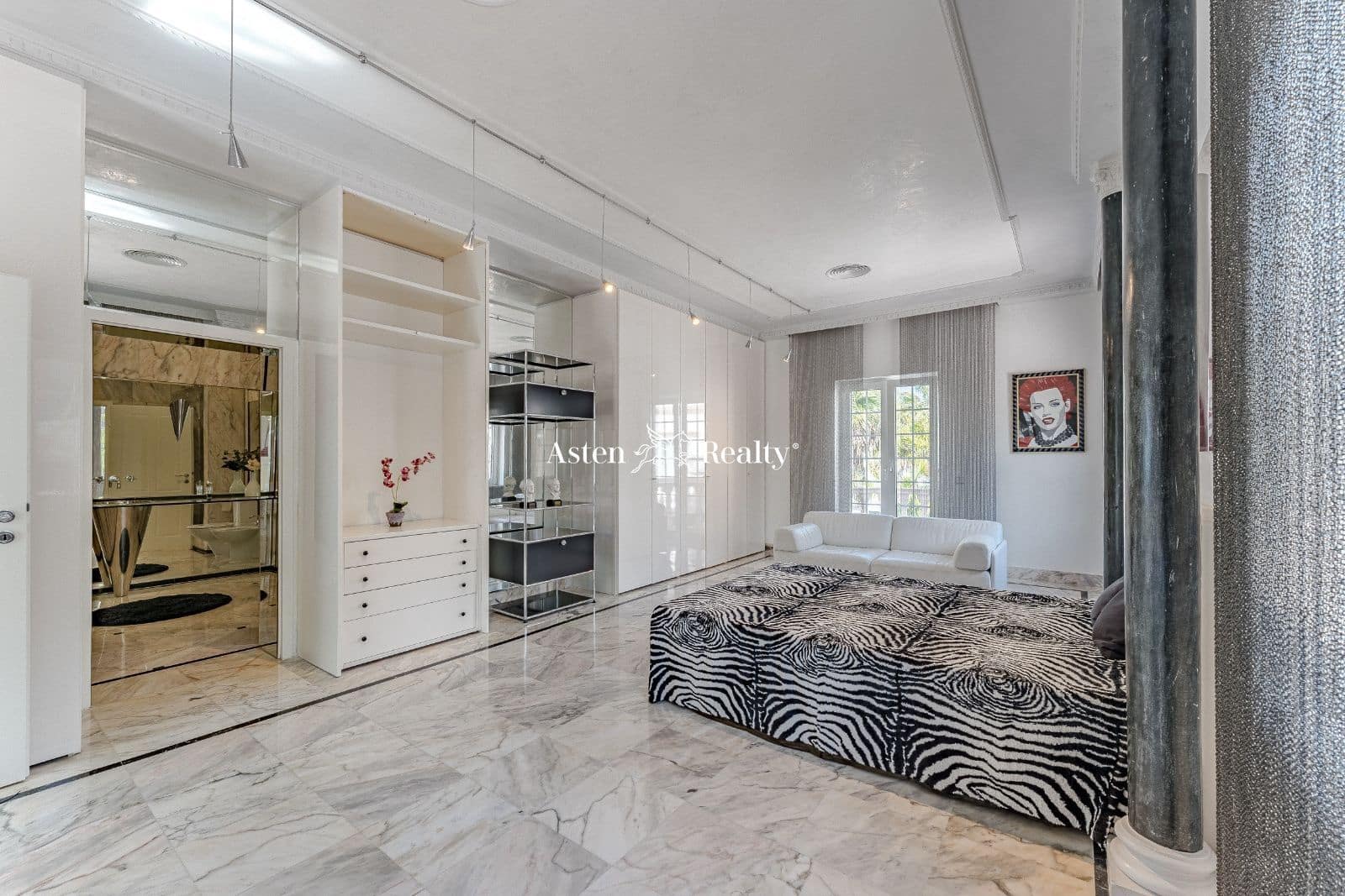 7 soverom Hus til salgs i Costa Adeje med svømmebasseng garasje - € 7 500 000 (Ref: 7911928)