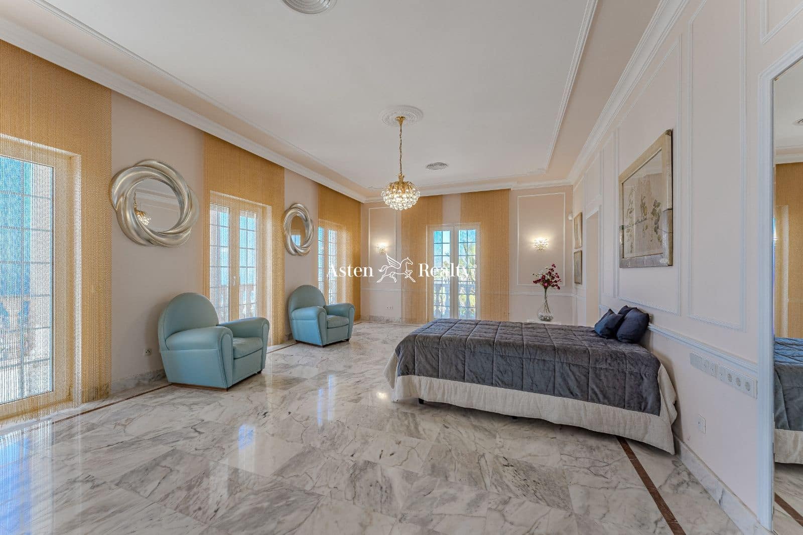 7 soverom Hus til salgs i Costa Adeje med svømmebasseng garasje - € 7 500 000 (Ref: 7911928)