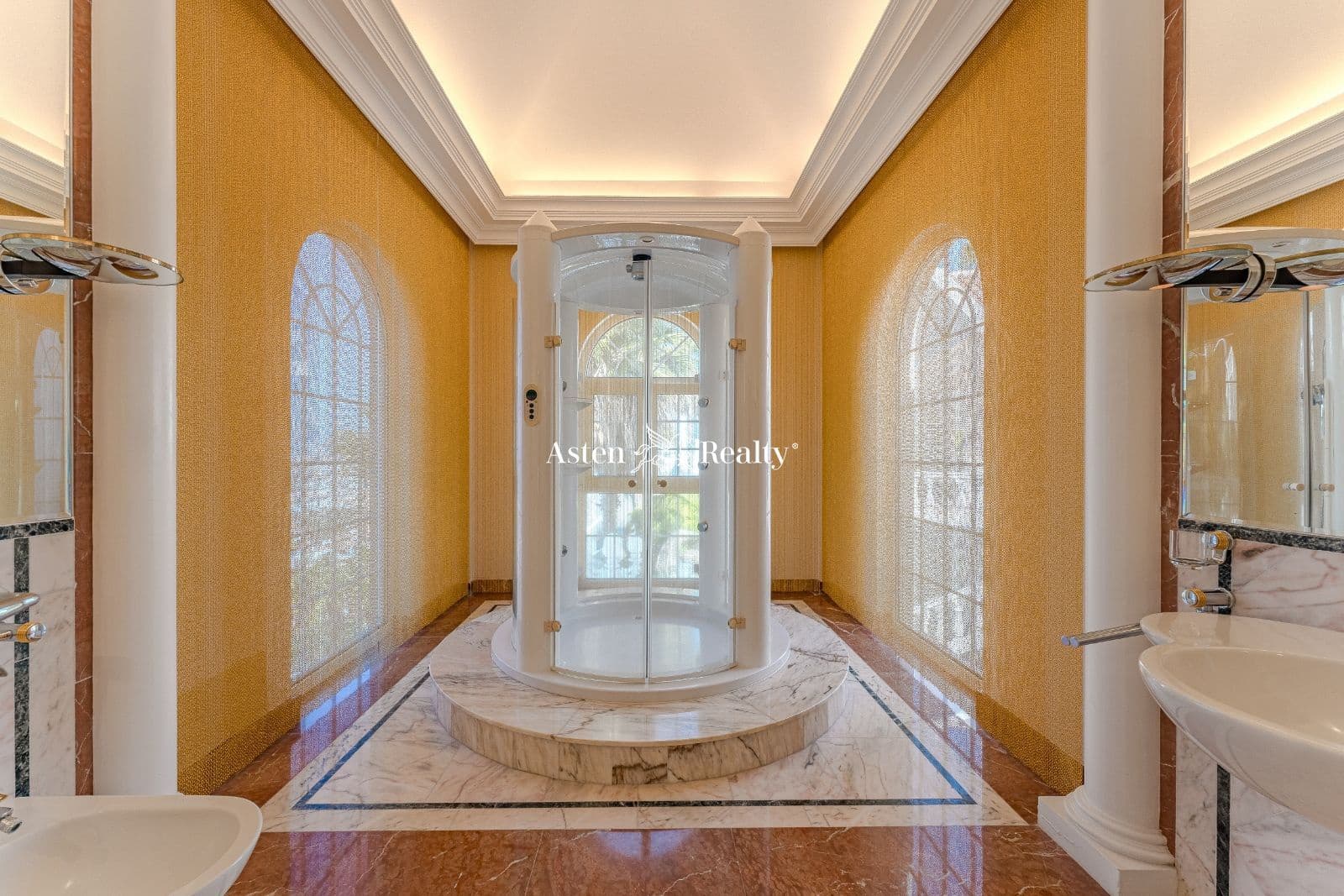 7 soverom Hus til salgs i Costa Adeje med svømmebasseng garasje - € 7 500 000 (Ref: 7911928)