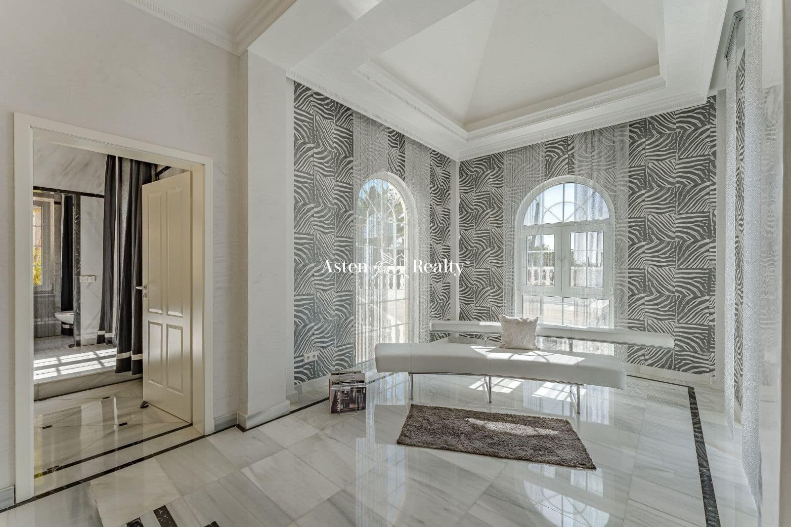 7 soverom Hus til salgs i Costa Adeje med svømmebasseng garasje - € 7 500 000 (Ref: 7911928)