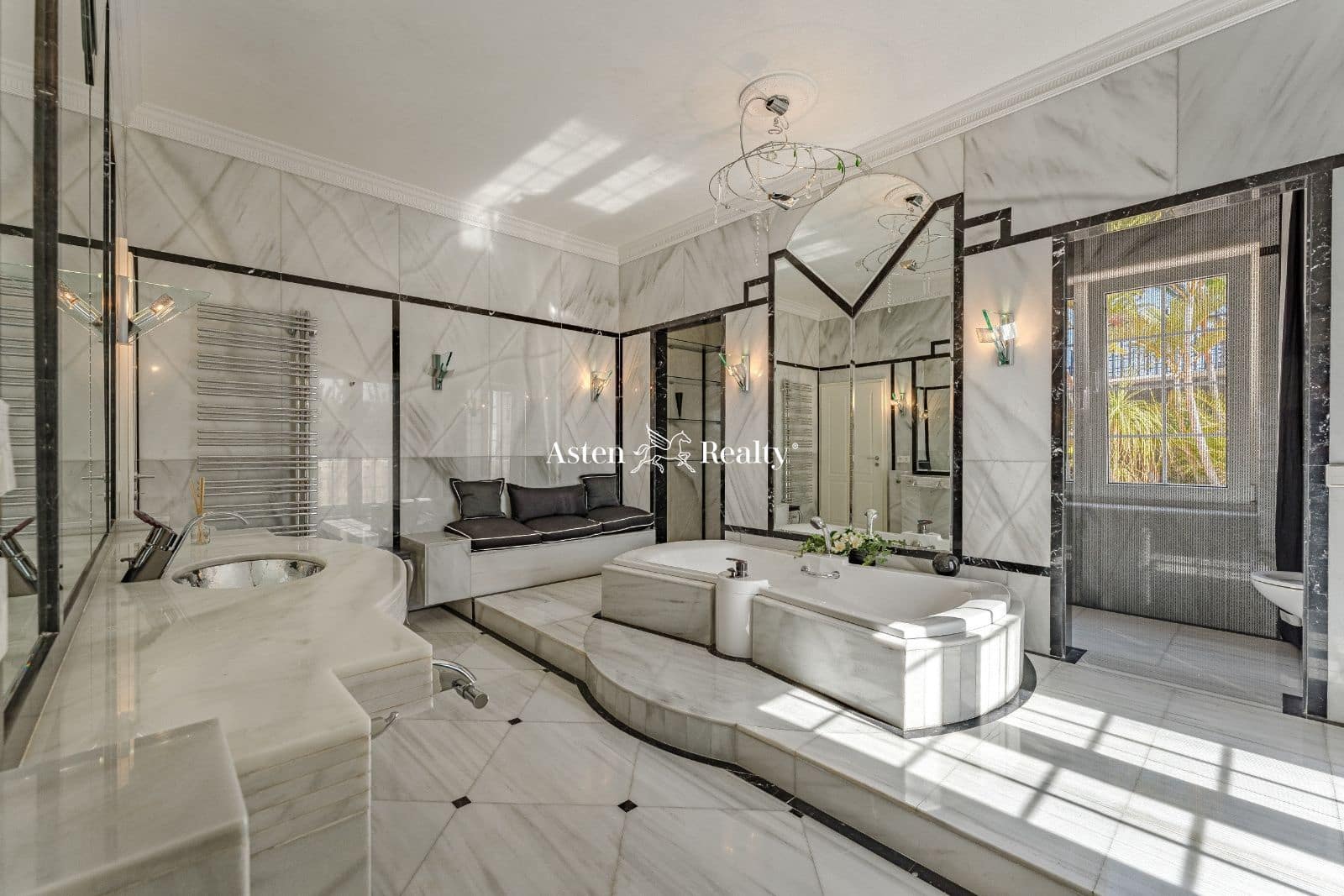 7 soverom Hus til salgs i Costa Adeje med svømmebasseng garasje - € 7 500 000 (Ref: 7911928)