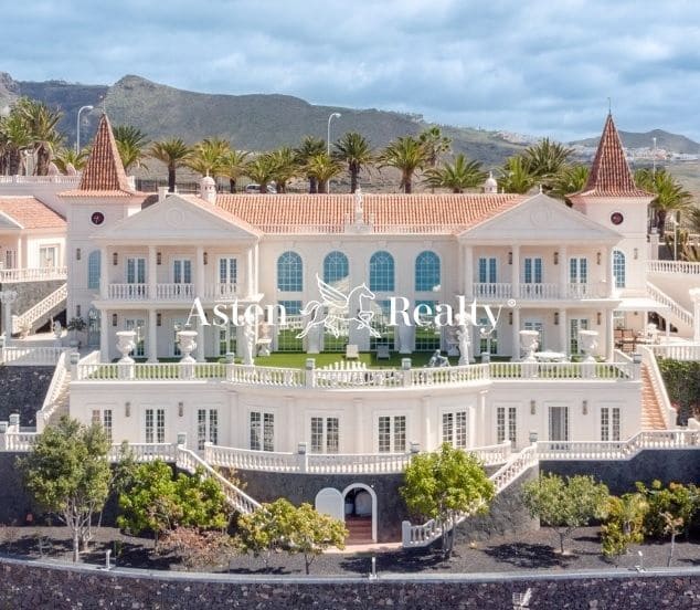 7 soverom Hus til salgs i Costa Adeje med svømmebasseng garasje - € 7 500 000 (Ref: 7911928)