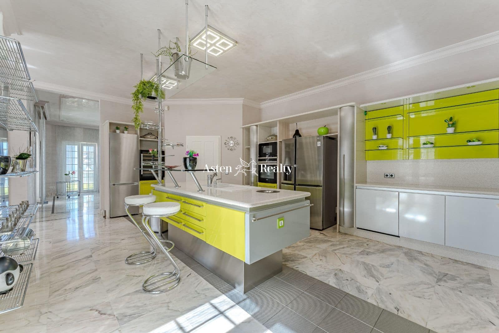 7 soverom Hus til salgs i Costa Adeje med svømmebasseng garasje - € 7 500 000 (Ref: 7911928)