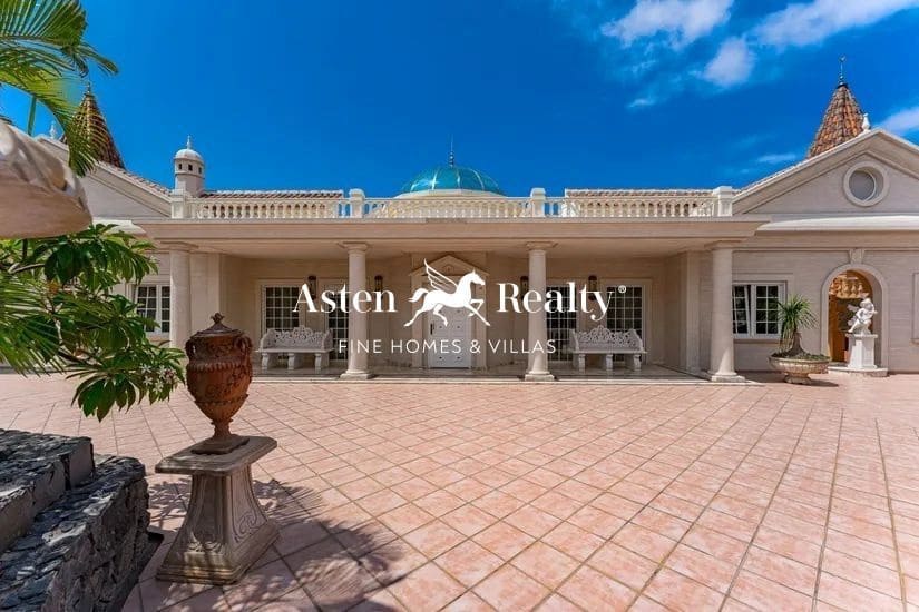 7 soverom Hus til salgs i Costa Adeje med svømmebasseng garasje - € 7 500 000 (Ref: 7911928)