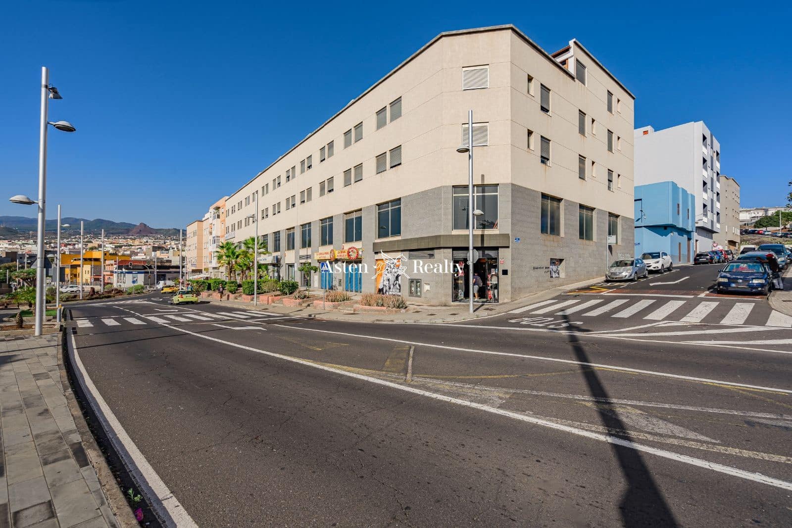 Restaurant/Bar til salg i Taco med garage - € 950.000 (Ref: 7936035)