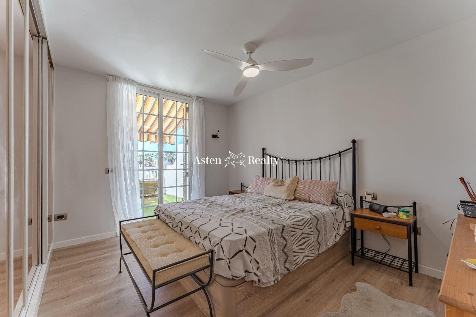 3 slaapkamer Villa te koop in Costa Adeje met zwembad garage - € 980.000 (Ref: 7963862)