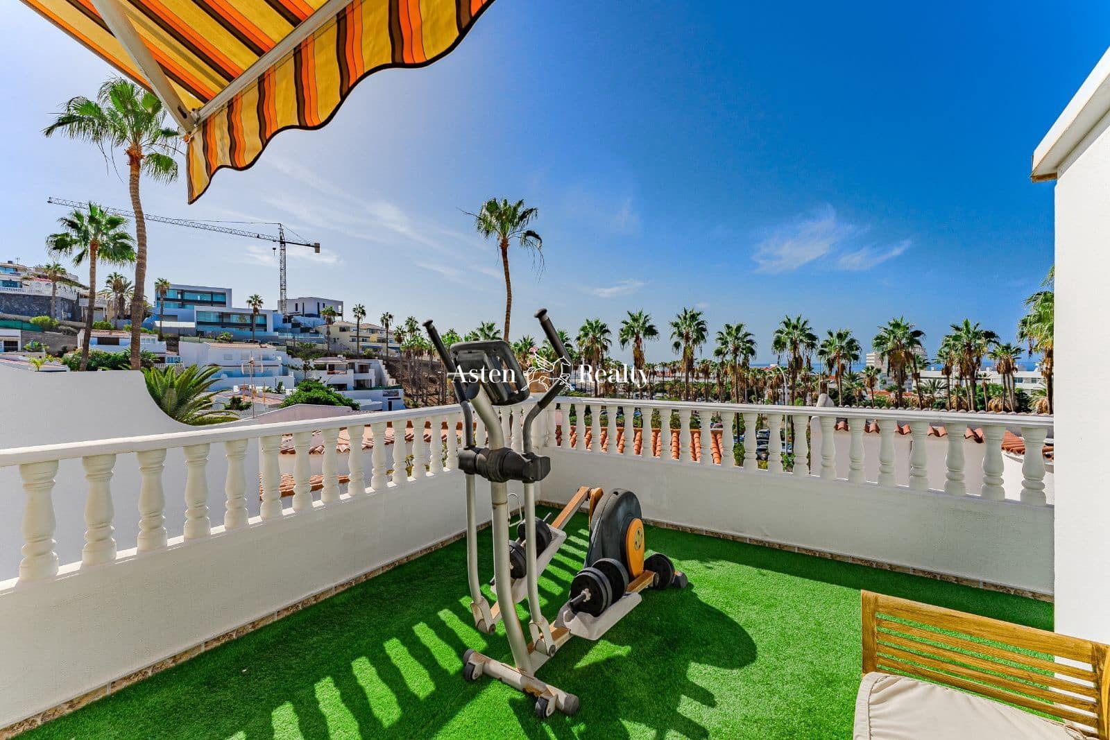 3 slaapkamer Villa te koop in Costa Adeje met zwembad garage - € 980.000 (Ref: 7963862)