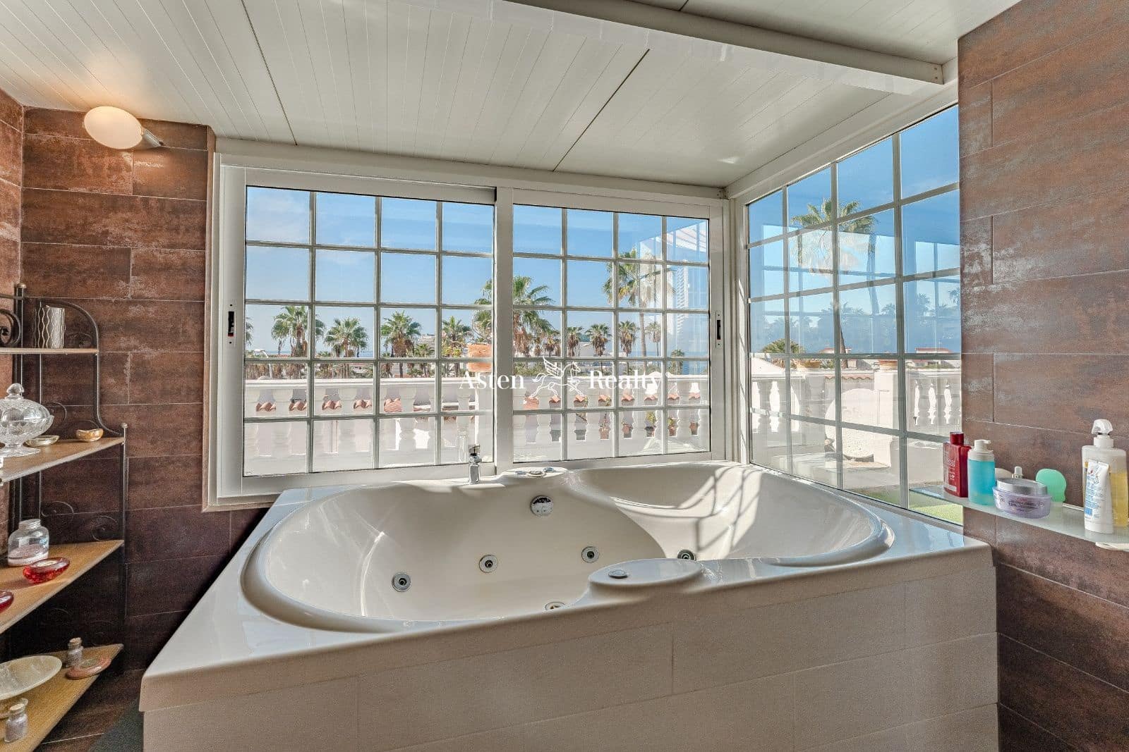 3 slaapkamer Villa te koop in Costa Adeje met zwembad garage - € 980.000 (Ref: 7963862)