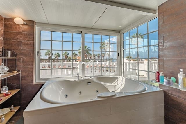 Chalet de 3 habitaciones en San Eugenio Alto, Adeje en venta con piscina garaje - 980.000 € (Ref: 7963862)