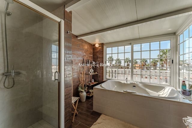 Chalet de 3 habitaciones en San Eugenio Alto, Adeje en venta con piscina garaje - 980.000 € (Ref: 7963862)