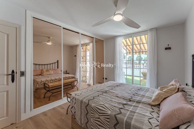 Chalet de 3 habitaciones en San Eugenio Alto, Adeje en venta con piscina garaje - 980.000 € (Ref: 7963862)