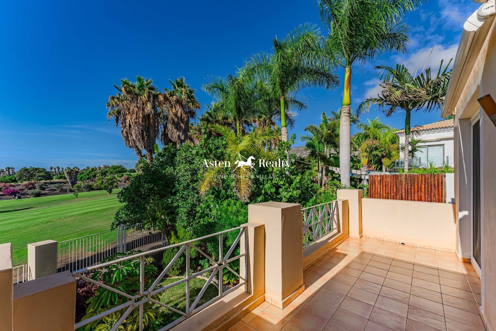 6 soveværelse Byhus til salg i La Caleta Adeje med swimmingpool garage - € 4.990.000 (Ref: 7992234)