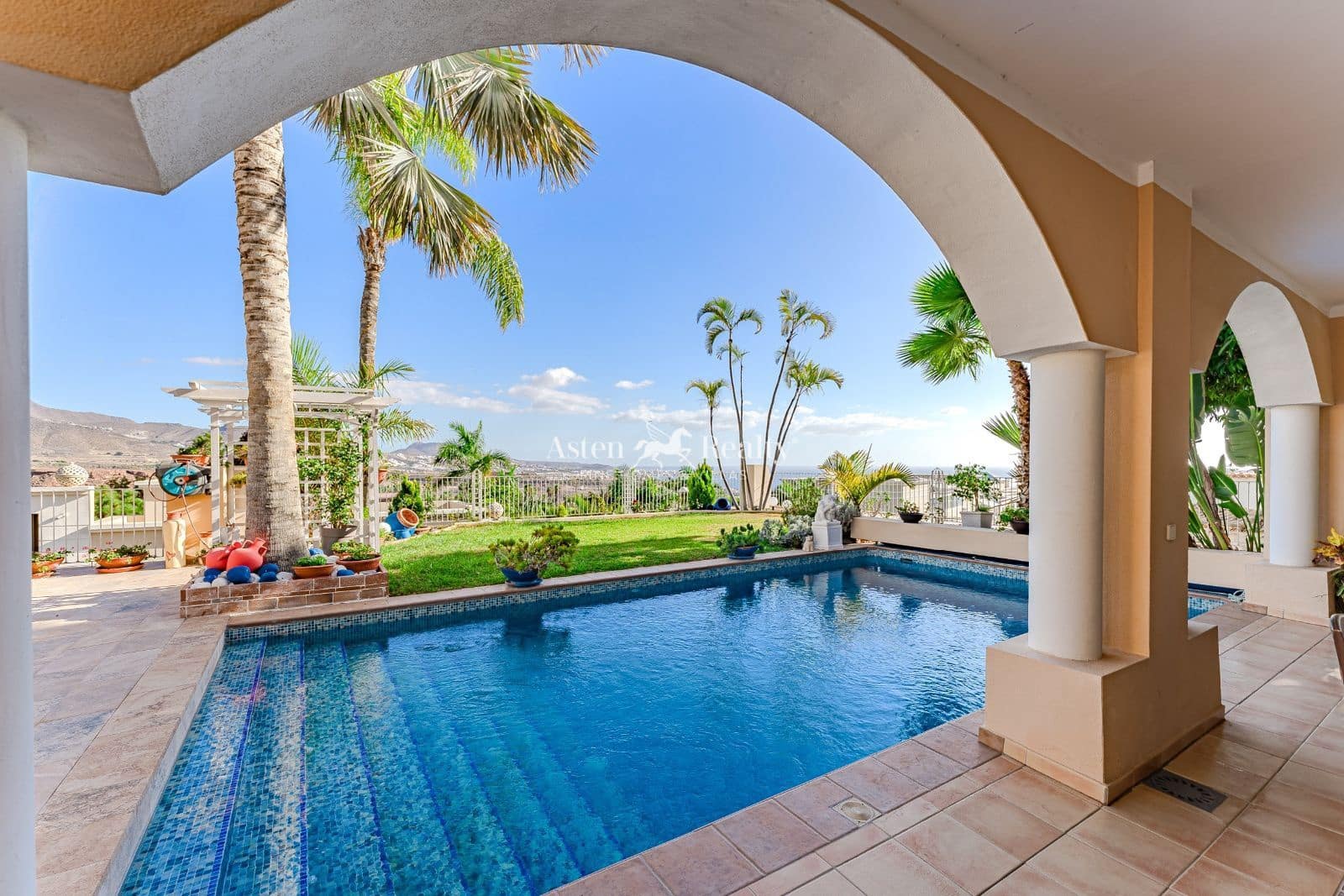 6 soveværelse Byhus til salg i La Caleta Adeje med swimmingpool garage - € 4.990.000 (Ref: 7992234)