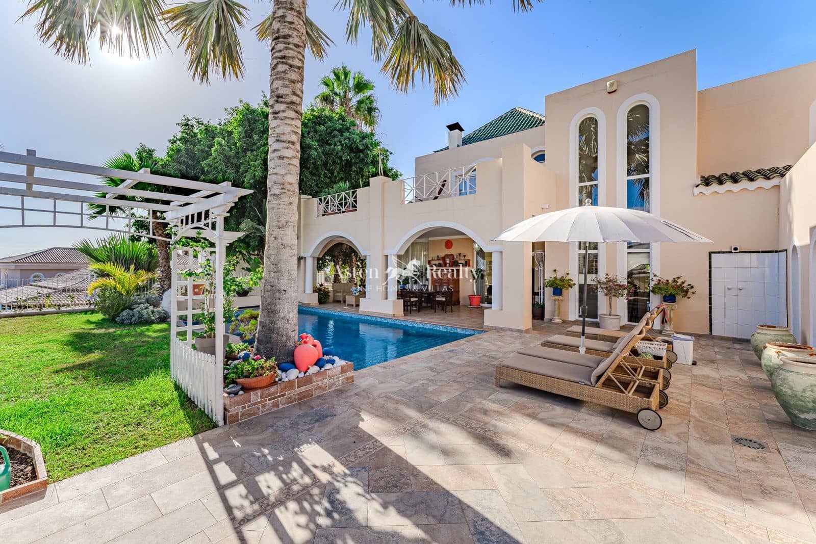 6 soveværelse Byhus til salg i La Caleta Adeje med swimmingpool garage - € 4.990.000 (Ref: 7992234)