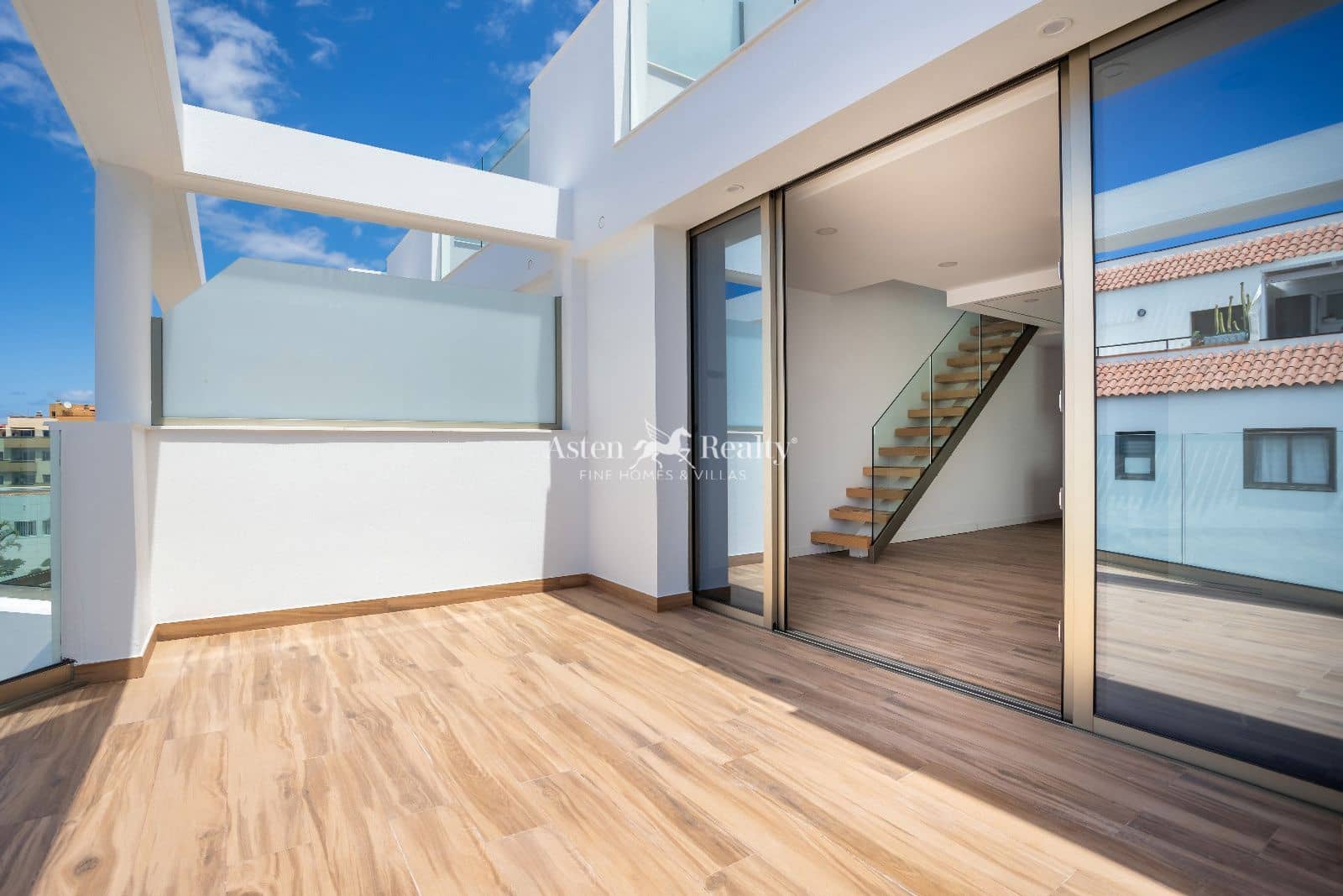 2 soveværelse Lejlighed til salg i Puerto Santiago med swimmingpool garage - € 495.000 (Ref: 7995843)