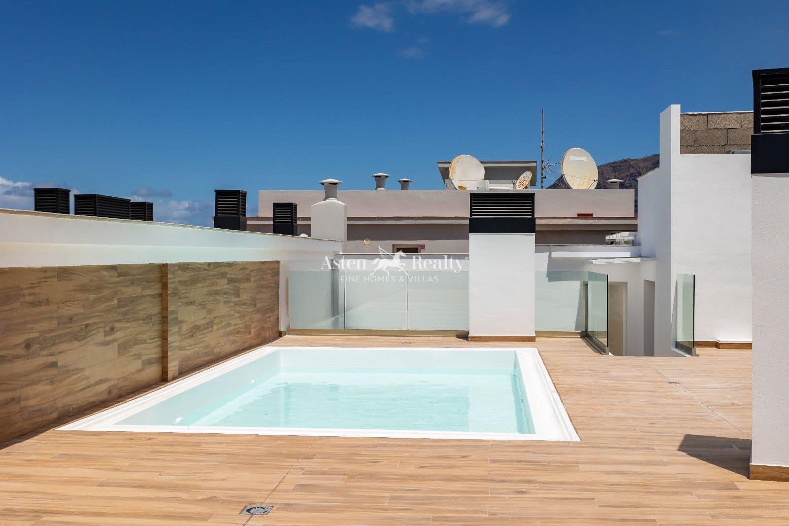 2 soveværelse Lejlighed til salg i Puerto Santiago med swimmingpool garage - € 495.000 (Ref: 7995843)