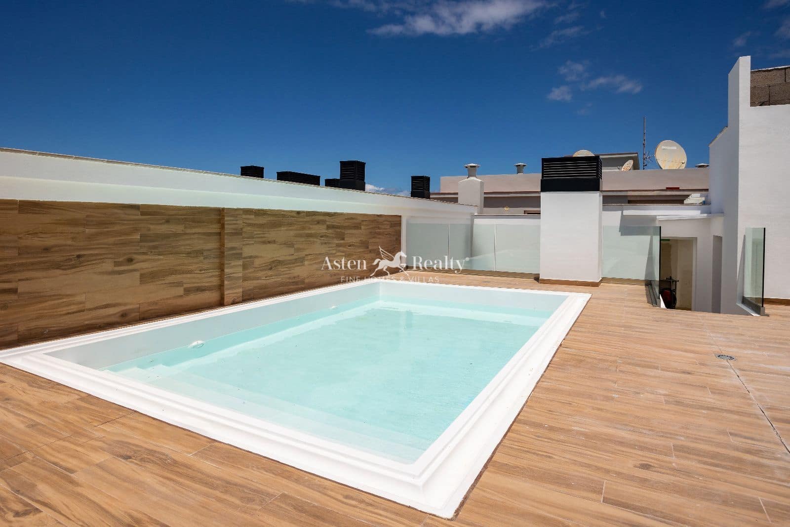 2 soveværelse Lejlighed til salg i Puerto Santiago med swimmingpool garage - € 495.000 (Ref: 7995843)