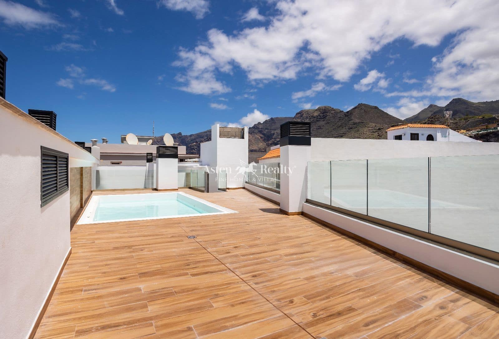 2 soveværelse Lejlighed til salg i Puerto Santiago med swimmingpool garage - € 495.000 (Ref: 7995843)