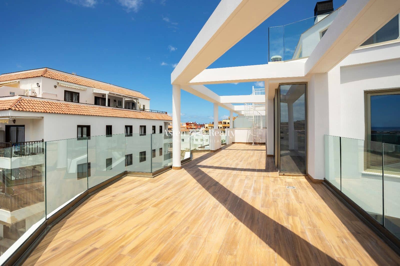 4 soveværelse Penthouse til salg i Puerto Santiago med swimmingpool garage - € 1.150.000 (Ref: 7995844)