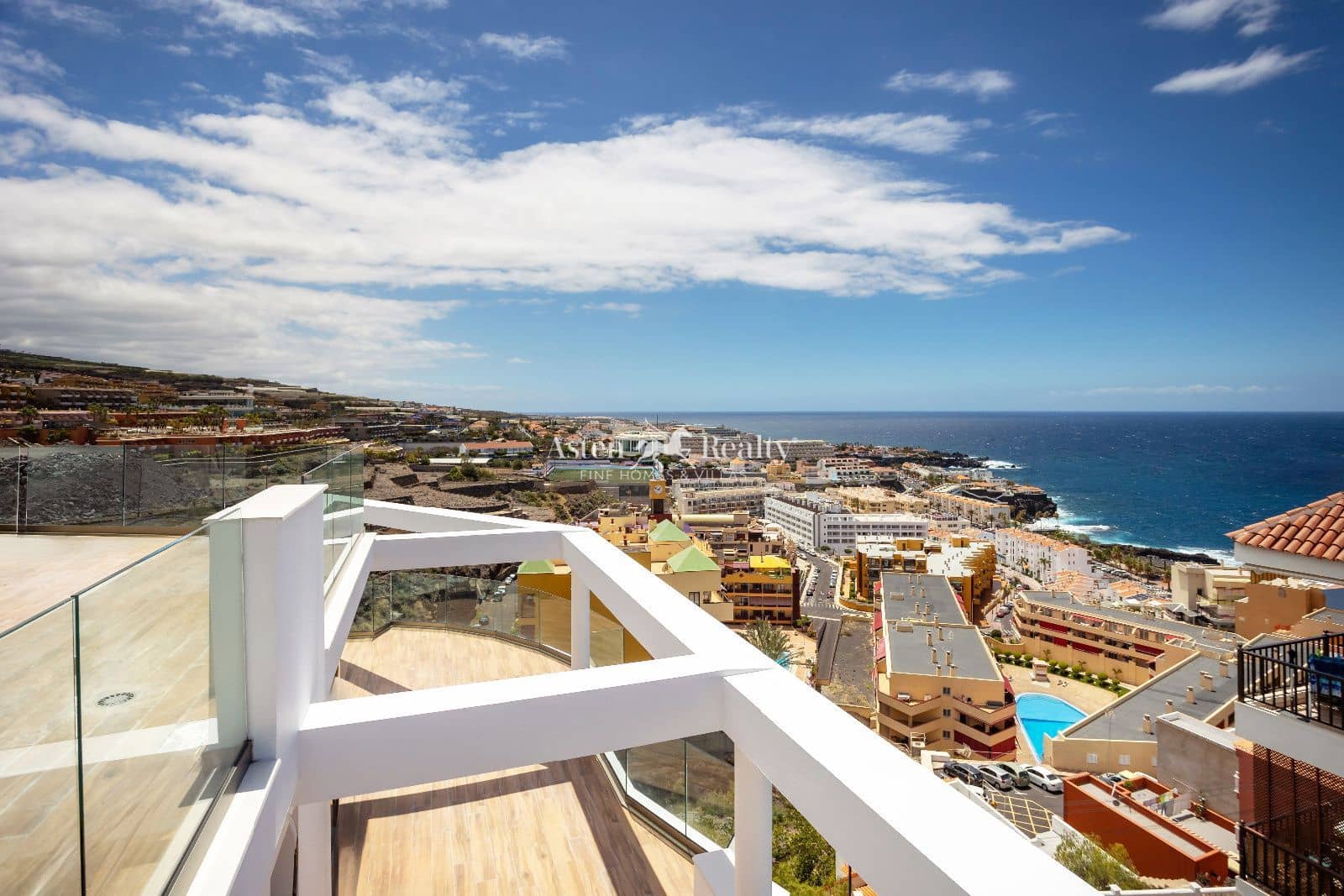 4 soveværelse Penthouse til salg i Puerto Santiago med swimmingpool garage - € 1.150.000 (Ref: 7995844)