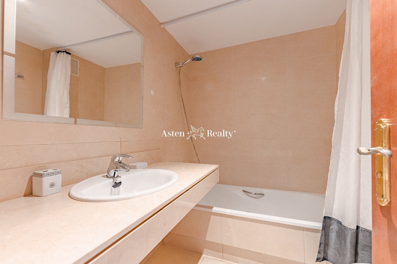 2 soveværelse Lejlighed til salg i Puerto Santiago med swimmingpool garage - € 450.000 (Ref: 8072528)