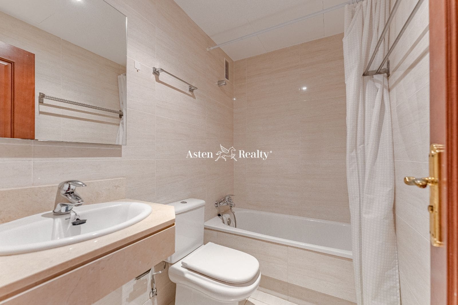 2 soveværelse Lejlighed til salg i Puerto Santiago med swimmingpool garage - € 450.000 (Ref: 8072528)