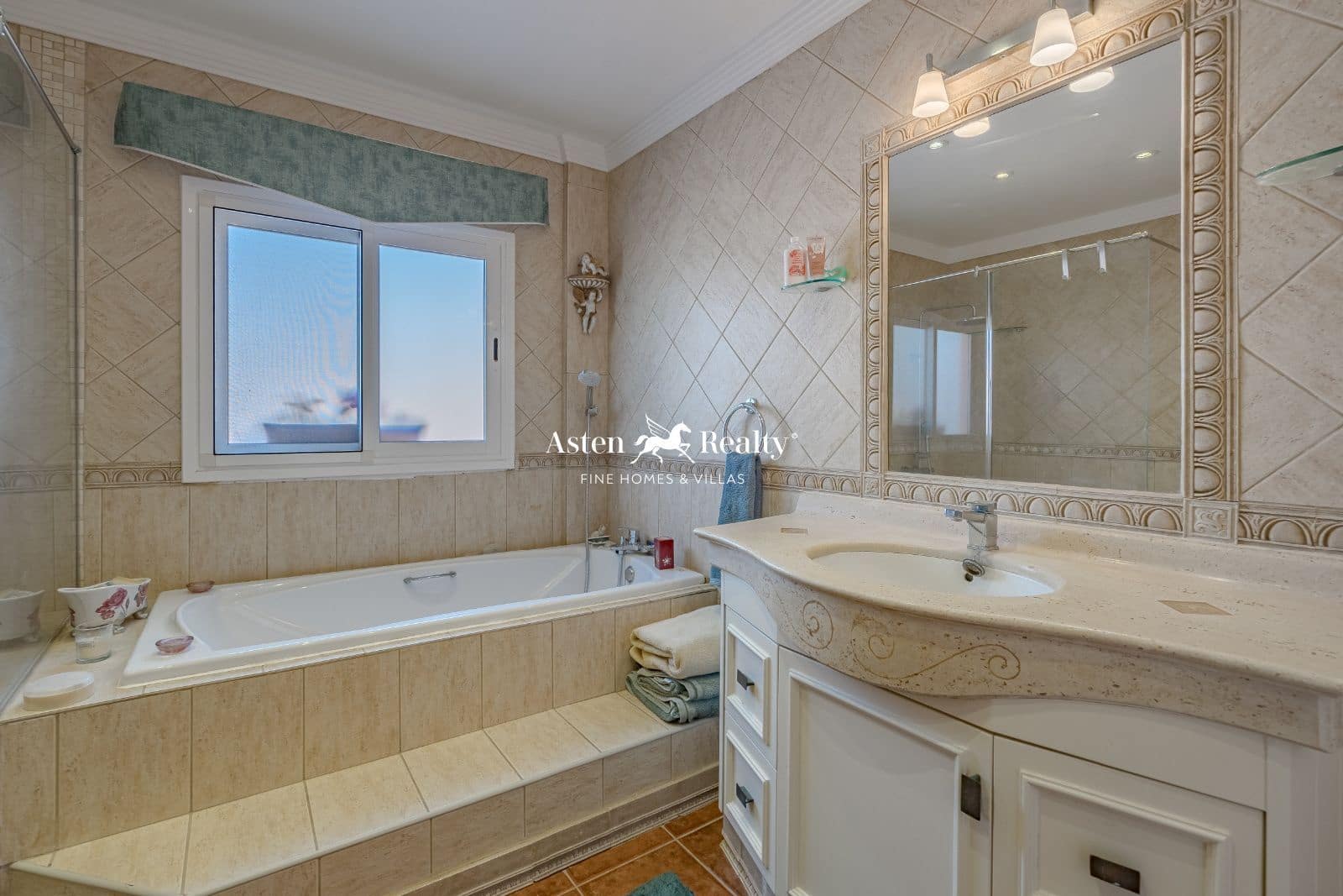 6 soveværelse Villa til salg i Las Moraditas med swimmingpool garage - € 1.595.000 (Ref: 8110467)