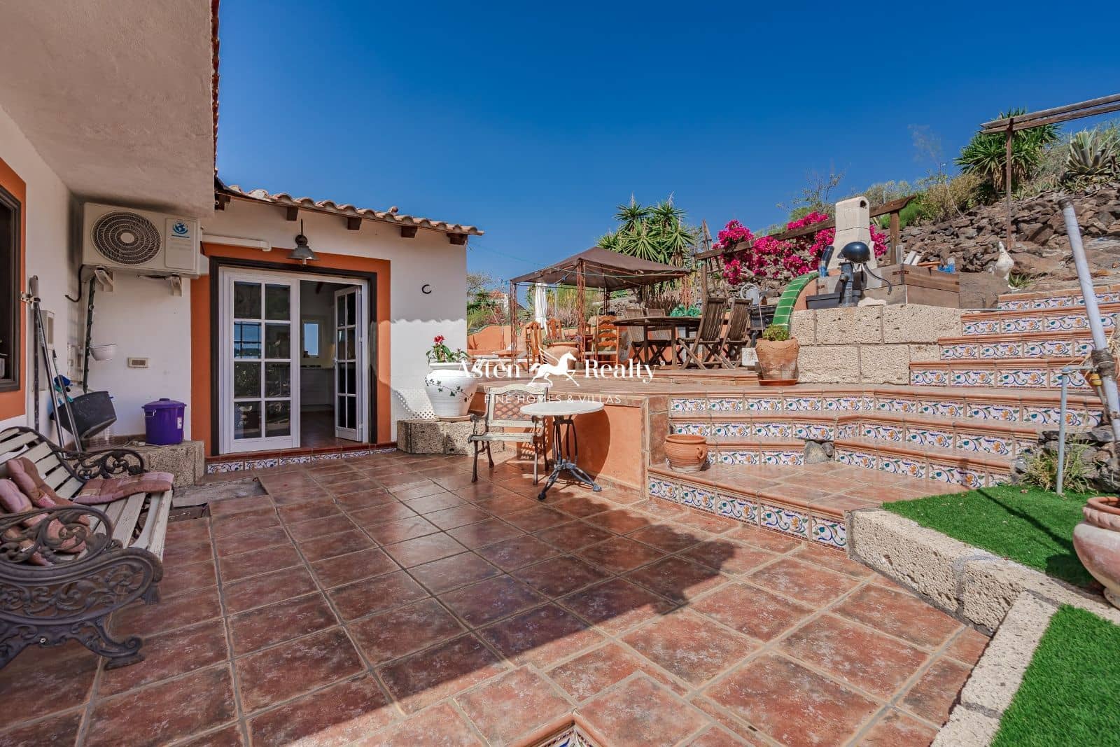 6 soveværelse Villa til salg i Las Moraditas med swimmingpool garage - € 1.595.000 (Ref: 8110467)