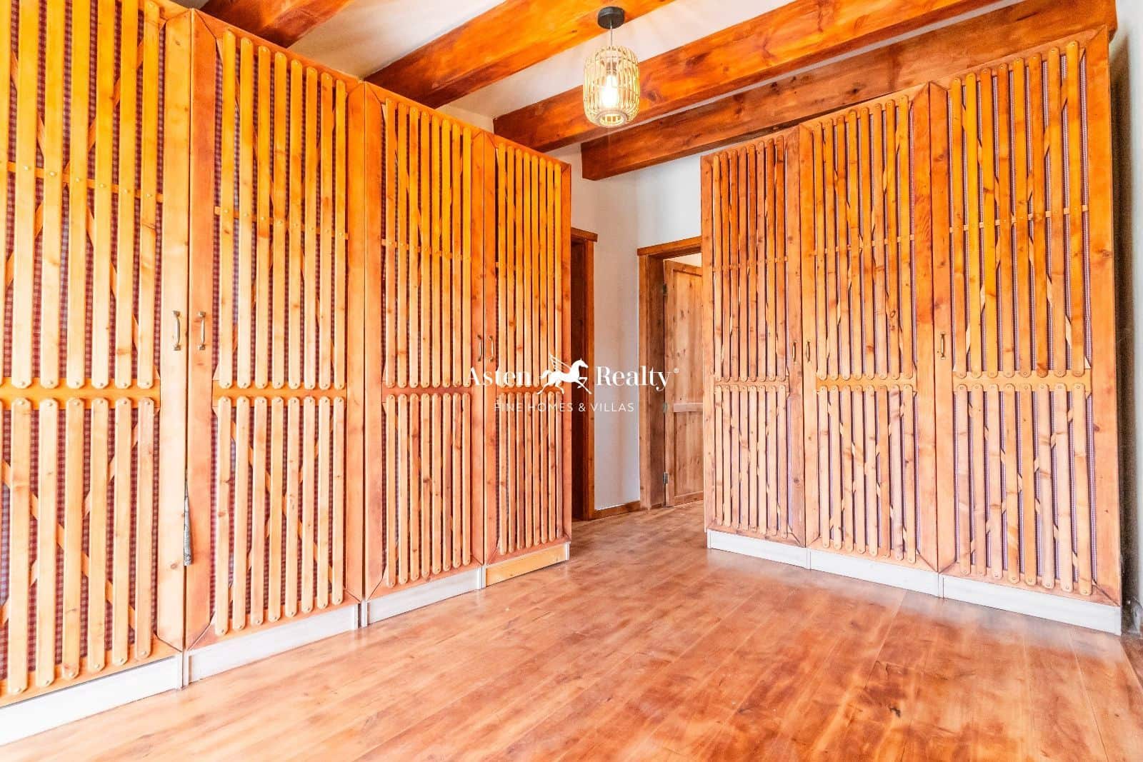 8 soveværelse Byhus til salg i Chio med garage - € 750.000 (Ref: 8116756)