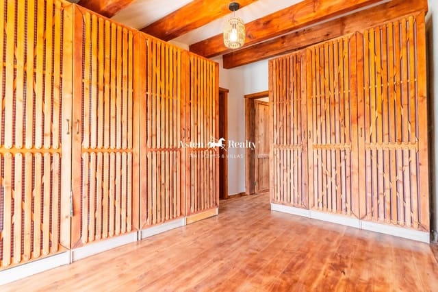 8 bedroom Townhouse for sale in Chio, Guía de Isora with garage - € 750,000 (Ref: 8116756)