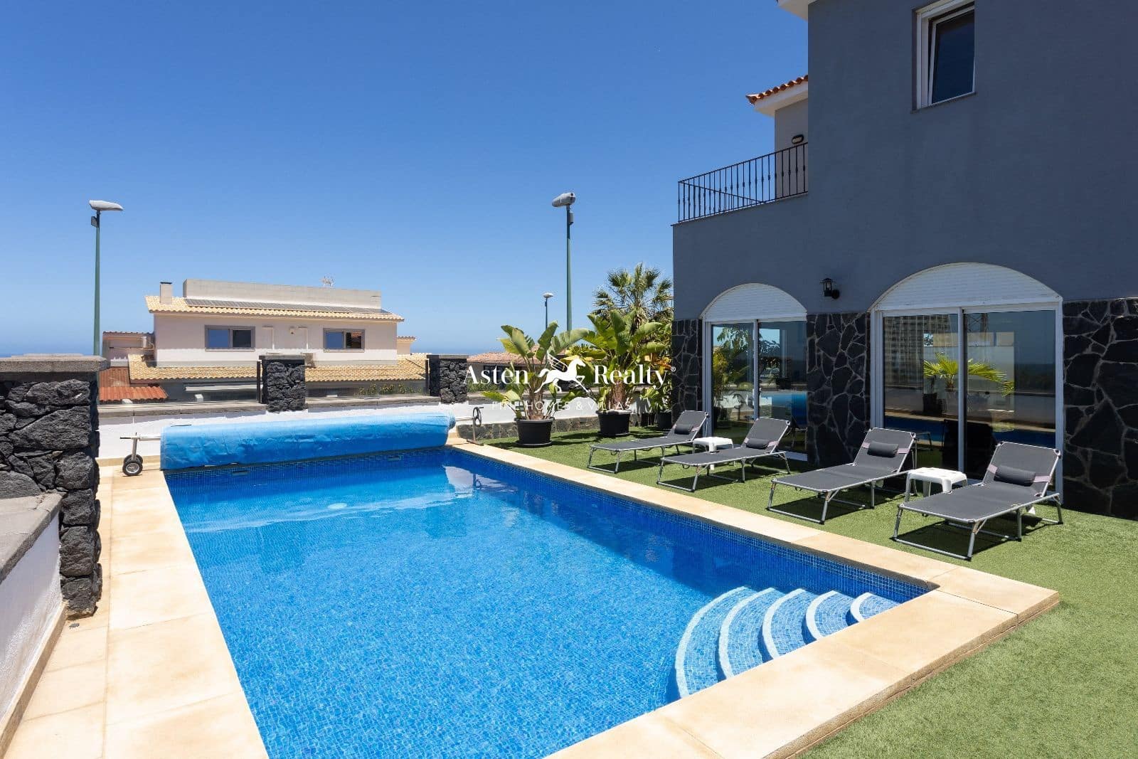 7 soverom Hus til salgs i Puerto de la Cruz med svømmebasseng garasje - € 1 800 000 (Ref: 8168462)