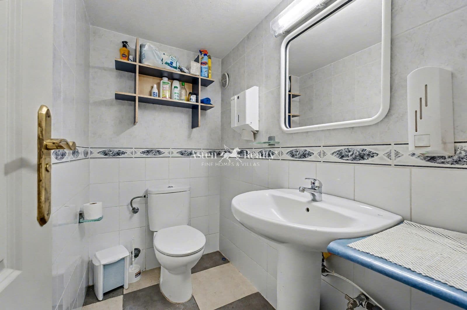 Virksomhed til salg i Playa de las Americas - € 439.000 (Ref: 8176850)