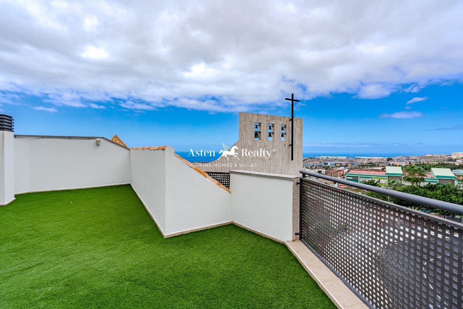 Ático de 3 habitaciones en Adeje en venta con piscina garaje - 419.000 € (Ref: 8183344)