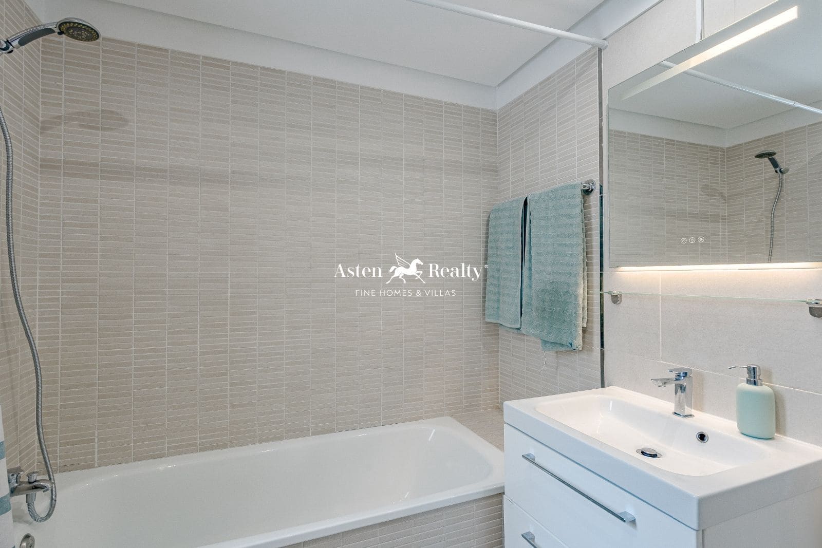 Ático de 3 habitaciones en Adeje en venta con piscina garaje - 419.000 € (Ref: 8183344)