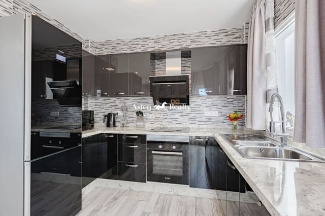 3 sypialnia Bungalow na sprzedaż w Torviscas, Adeje z basenem garażem - 630 000 € (Ref: 8196952)