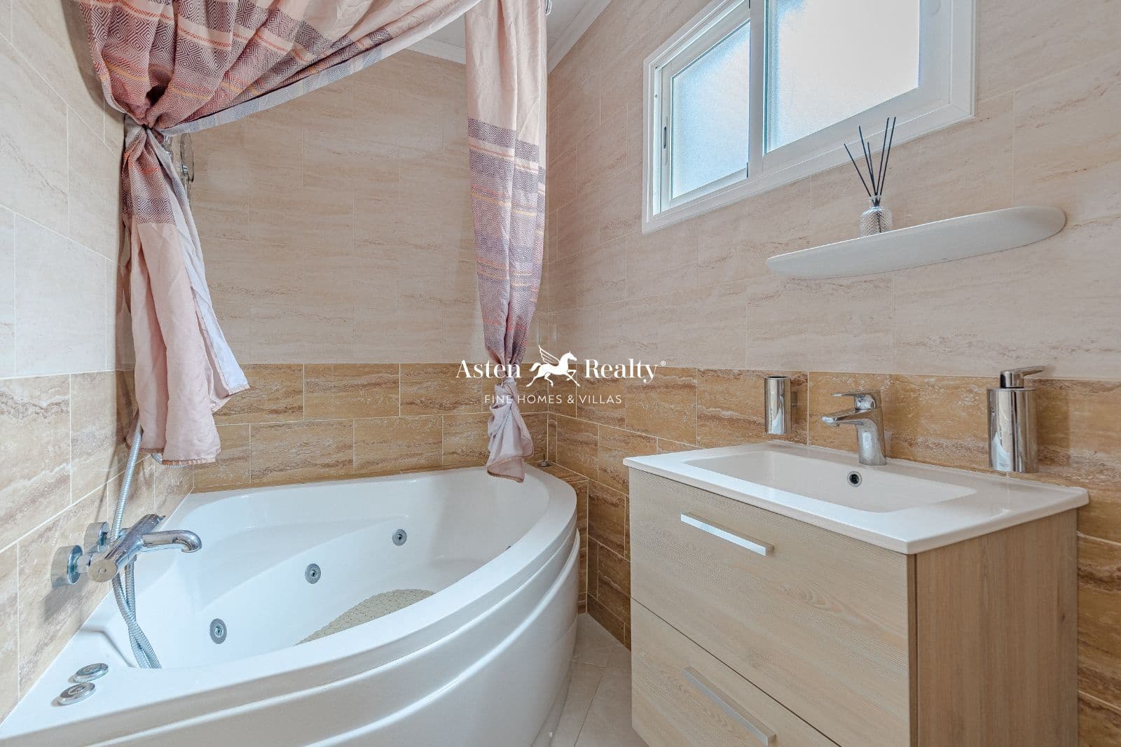 3 soveværelse Bungalow til salg i Torviscas med swimmingpool garage - € 630.000 (Ref: 8196952)