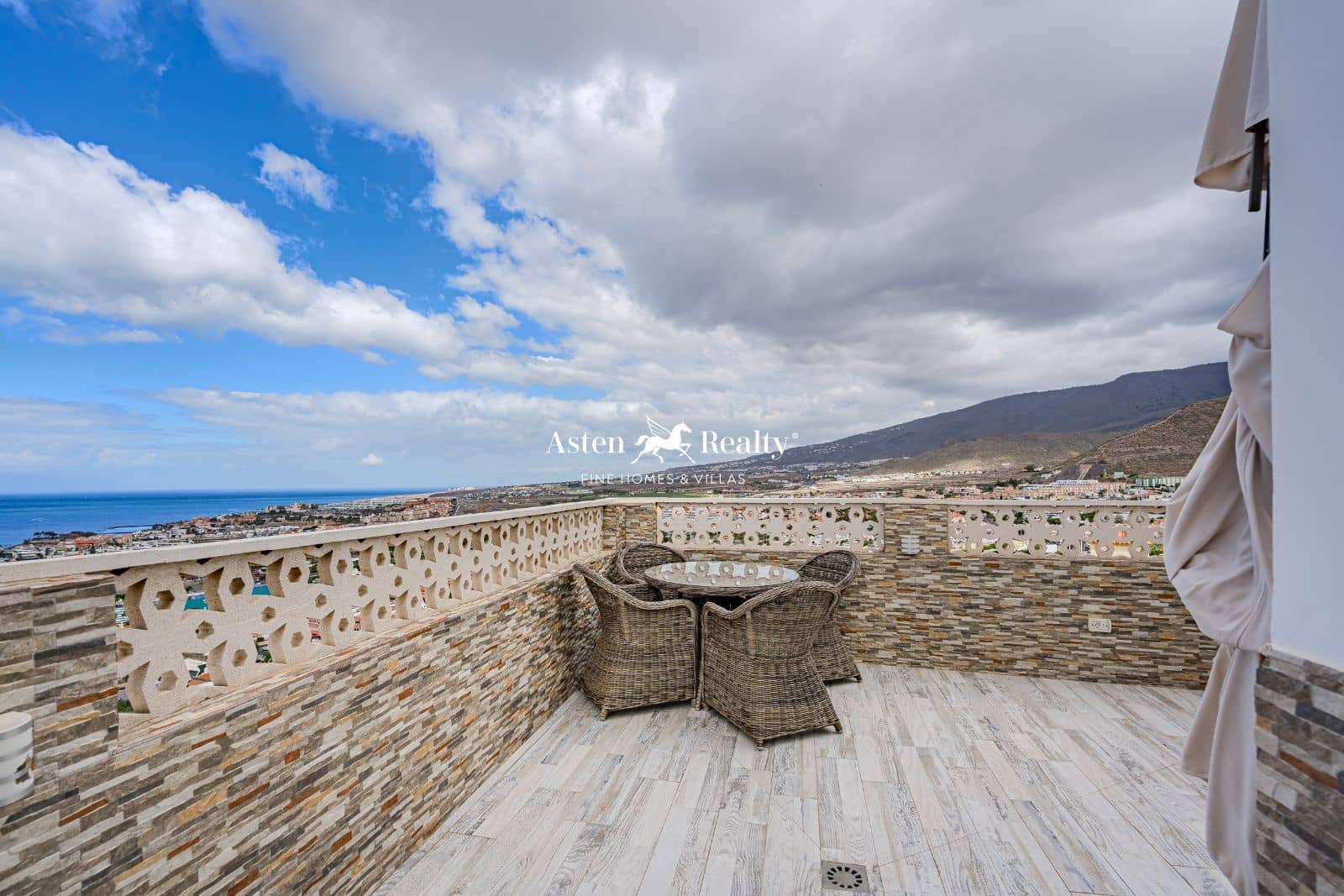 3 soveværelse Bungalow til salg i Torviscas med swimmingpool garage - € 630.000 (Ref: 8196952)