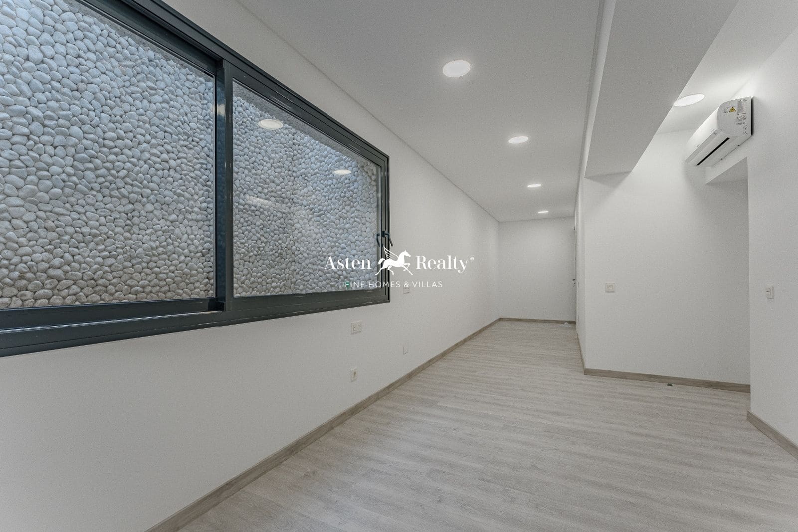 4 soveværelse Byhus til salg i Torviscas med swimmingpool garage - € 1.850.000 (Ref: 8198952)