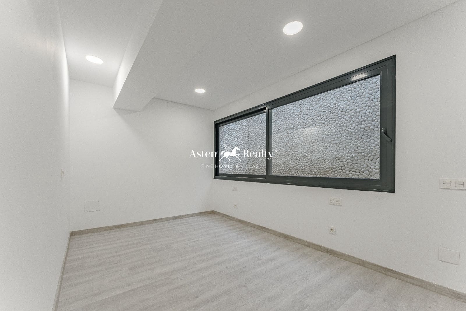 4 soveværelse Byhus til salg i Torviscas med swimmingpool garage - € 1.850.000 (Ref: 8198952)